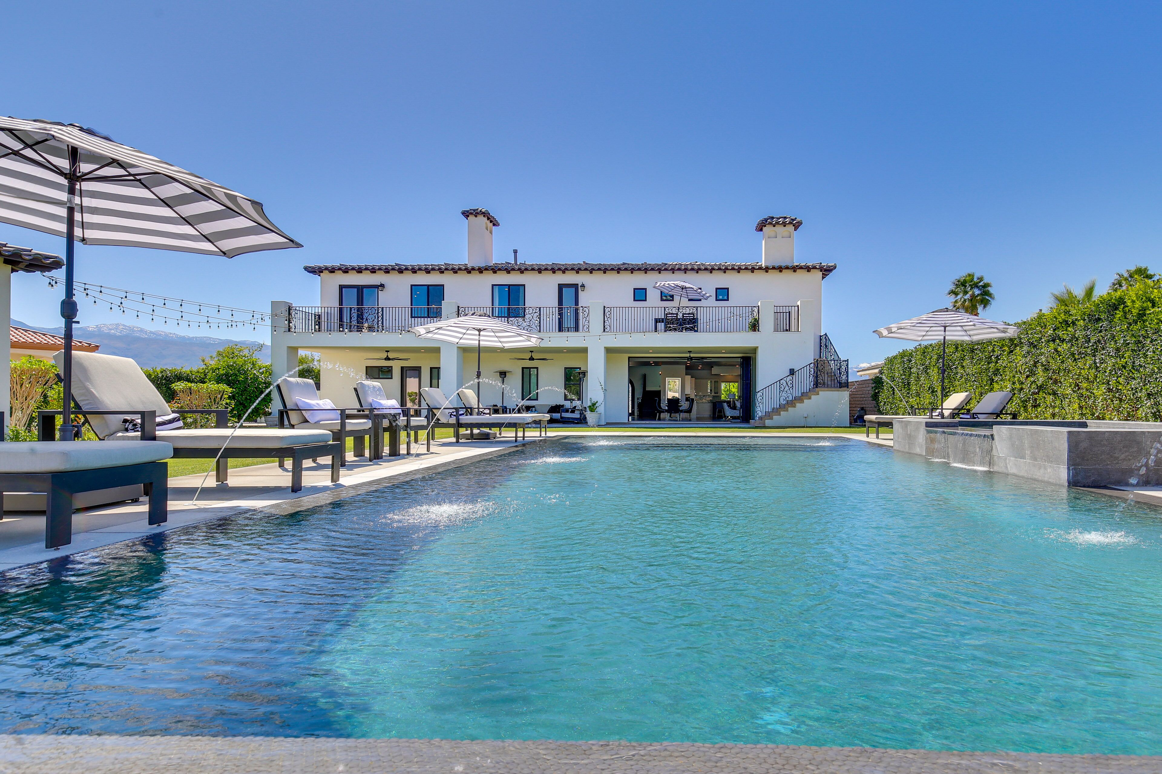 Thumbnail for Luxury Vacation Rentals With Private Golf Greens