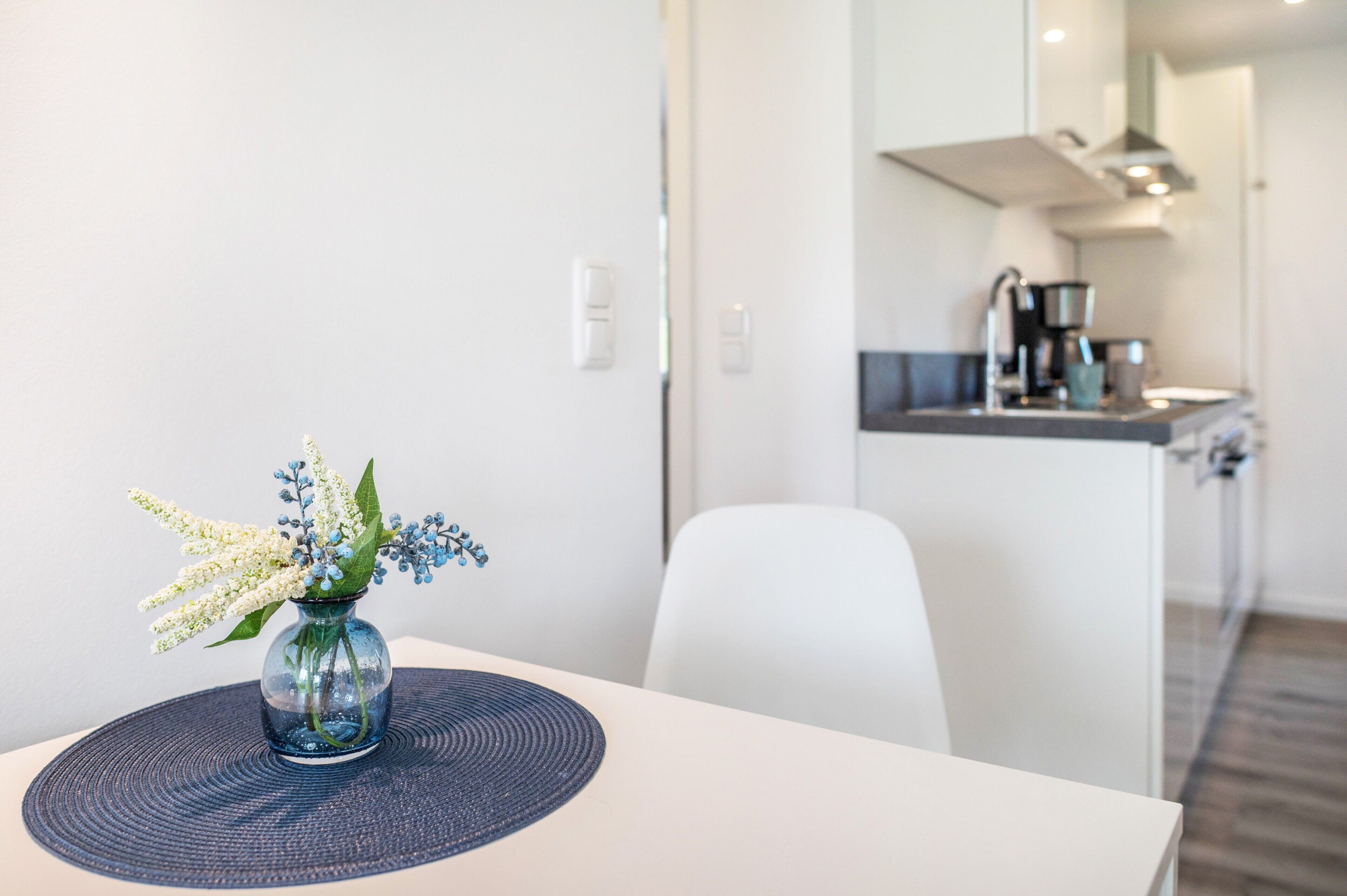 Jääkaappi, uuni, liesi, astianpesukone