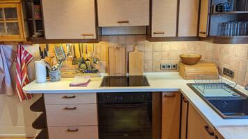Kühlschrank, Ofen, Herdplatte, Geschirrspüler