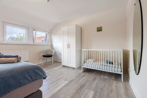 2 chambres, fer et planche à repasser, Wi-Fi gratuit, draps fournis