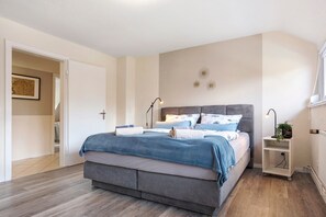 2 makuuhuonetta, silitysrauta/-lauta, ilmainen Wi-Fi, vuodevaatteet