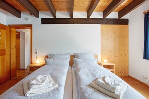 4 camere, ferro/asse da stiro, Wi-Fi gratuito, lenzuola