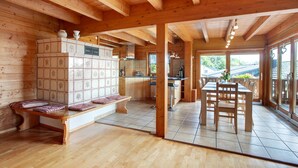 A wooden interior with a bench, a dining table, and a kitchen area. - Holiday Home 'Ferienhaus Sankt Peter' with Mountain View, Private Terrace and Wi-Fi (Dachsberg)