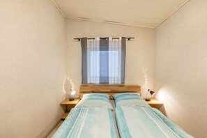 1 bedroom, iron/ironing board, free WiFi, bed sheets - Holiday Home 'Ferienhäuschen Wils' with Shared Pool, Private Terrace and Wi-Fi (Borkheide)