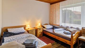 5 habitaciones, tabla de planchar con plancha y wifi gratis