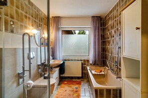 Bruser, hårtørrer, håndklæder