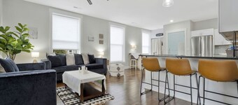 *Sleeps 4* Downtown USA ~ Walkable Dickson Apt