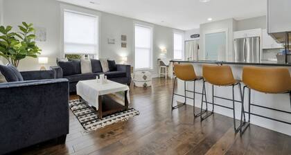 *Sleeps 4* Downtown USA ~ Walkable Dickson Apt