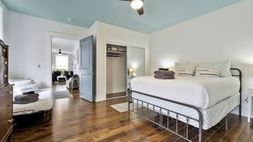 1 bedroom, desk, WiFi, bed sheets