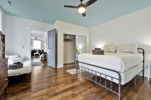 1 slaapkamer, een bureau, wifi, beddengoed