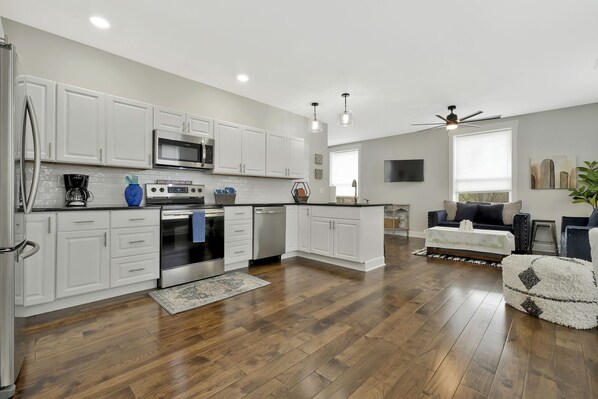 Fridge, microwave, oven, stovetop