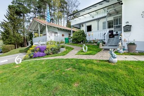 Exterior - Apartment 'Ferienwohnung Plötz' with Shared Garden, Balcony and Wi-Fi (Bad Kötzting)