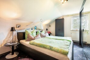 2 bedrooms, free WiFi, bed sheets - Apartment 'Ferienwohnung Plötz' with Shared Garden, Balcony and Wi-Fi (Bad Kötzting)