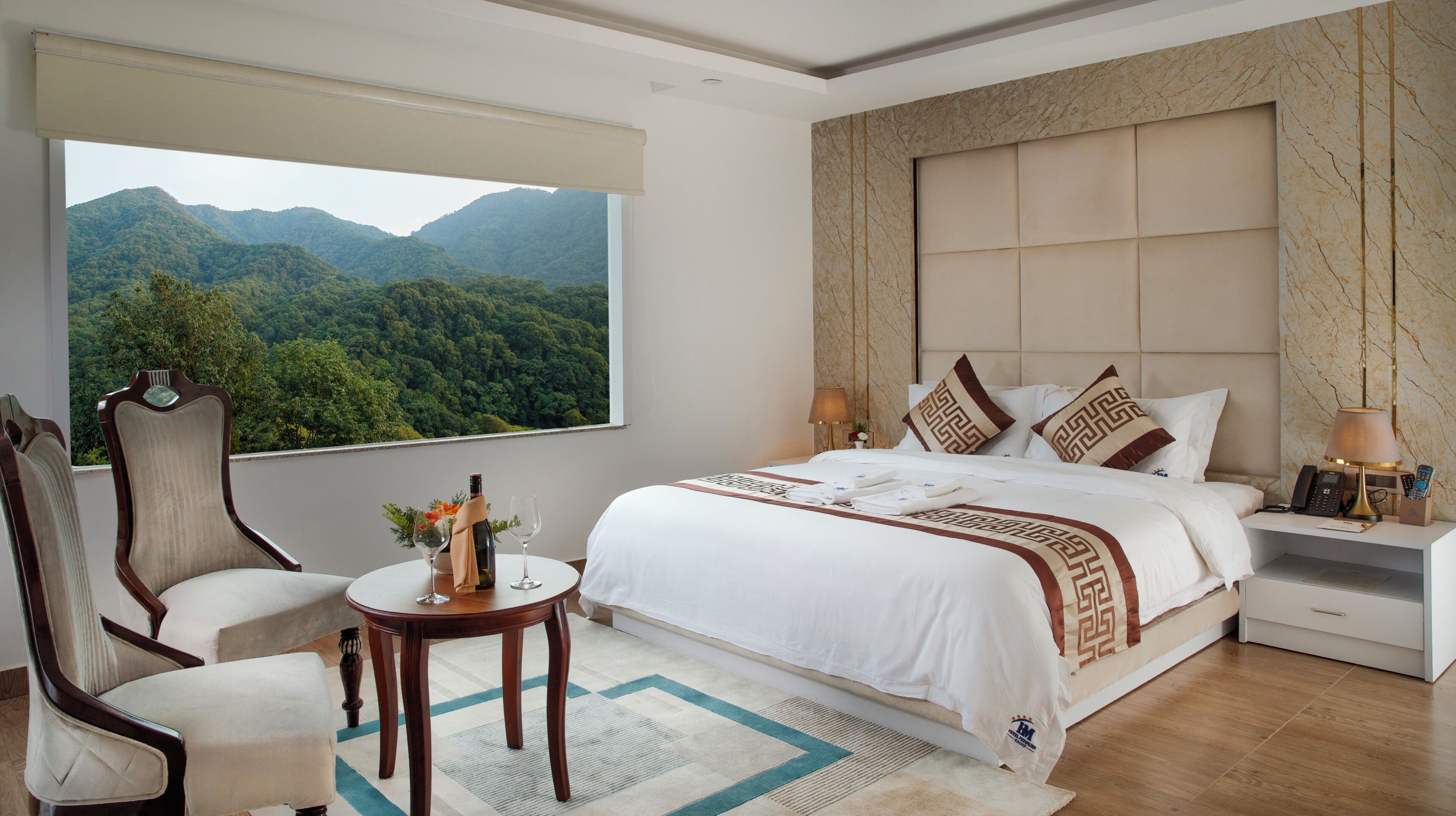 Junior Studio | Hypo-allergenic bedding, desk, laptop workspace, soundproofing