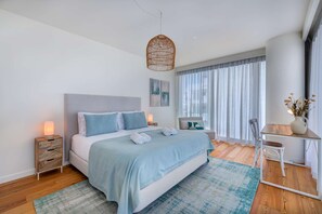 2 soverom, skrivebord, strykejern/-brett og wi-fi