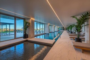 Indoor pool, a heated pool - Bayline - Beachfront Bliss & Spa by Bedzy (Armação de Pêra)