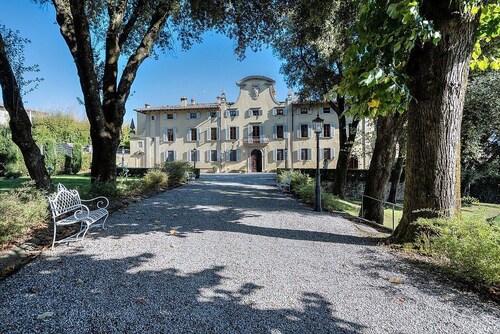 Villa Aldina: A spacious and welcoming villa in a history-rich eighteenth-century estate, with Free WI-FI.