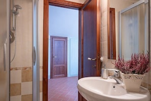 Shower, towels
