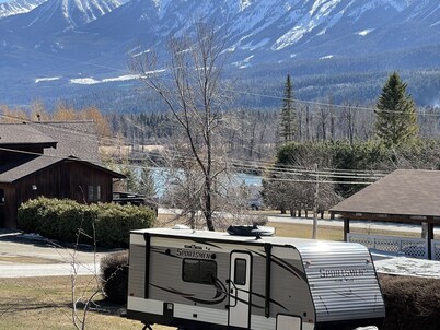 Cozy Country Mountain Nest - Mountain views - Family Friendly - Pet Friendly 