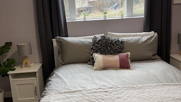 2 bedrooms, desk, iron/ironing board, free WiFi