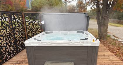 Mountain Views - Luxury Hot Tub - Family Friendly - Pet Friendly