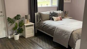 2 habitaciones, escritorio, tabla de planchar con plancha y wifi gratis