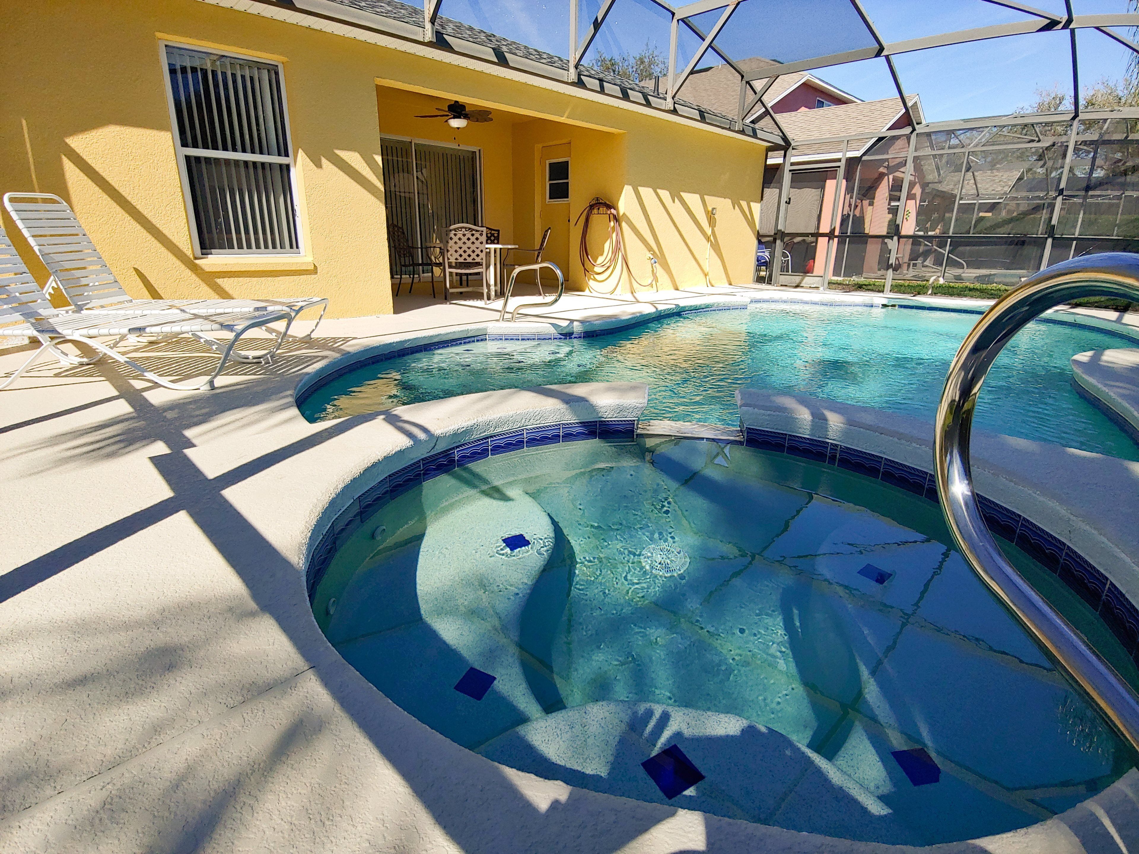 Five bedroom, three bath home with pool and spa, Dogs welcome!