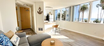 Oceanfront View Cabana only a few steps away from the iconic Santa Monica Pier!