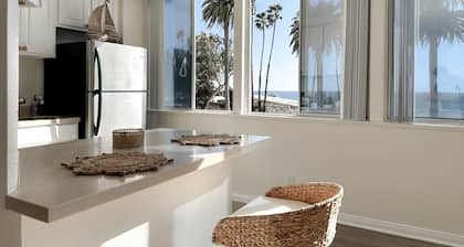 Oceanfront View Cabana only a few steps away from the iconic Santa Monica Pier!