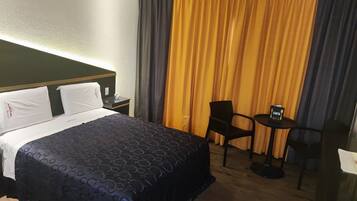 Business Room | Free WiFi, bed sheets