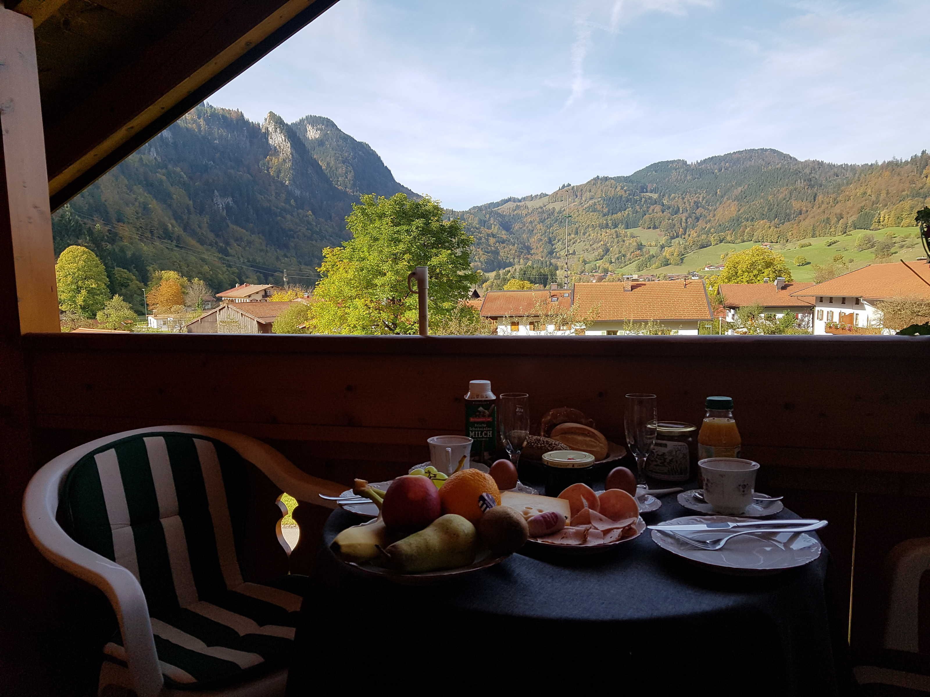 Frühstück mit herrlichem Blick