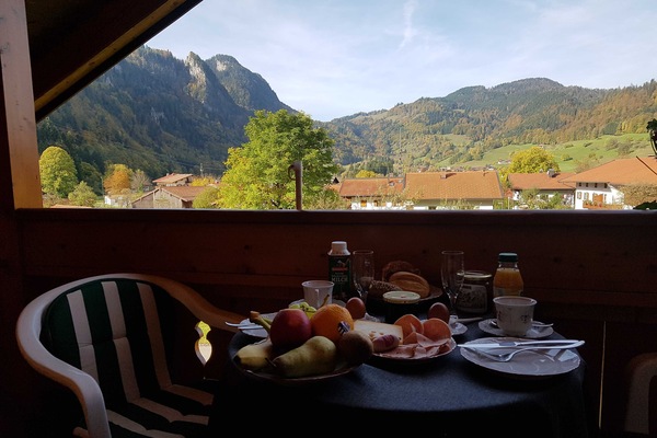 Frühstück mit herrlichem Blick
