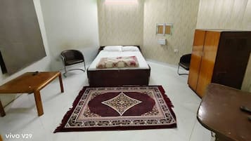 5 bedrooms, WiFi, bed sheets