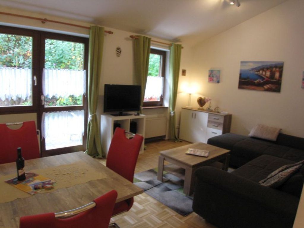 Wohn-Schlafraum mit bequemer Doppelbettcouch