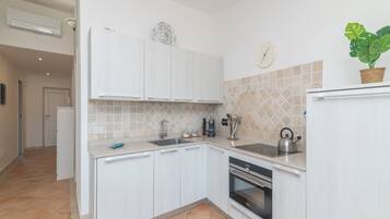 Apartamento família, vários quartos, 2 banheiros (Feel So Good) | Cozinha privada | Geladeira, fogão, cooktop, lava-louças