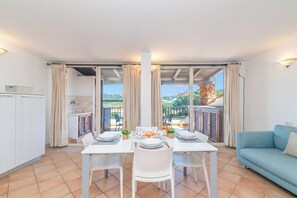 Family Apartment, Multiple Bedrooms, 2 Bathrooms (Feel So Good) | Dining - Feel So Good (Olbia)