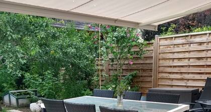 Chambres d Hotes Avec Jardin, Terasse. 15 mn de la Defense. Sur le Mont Valerien