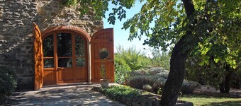 Pietrina: A family villa and pool for 10 in Tuscany near Arezzo