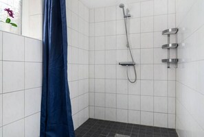 مجففات شعر، مناشف، ورق حمّام