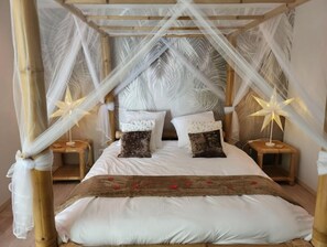 1 bedroom, bed sheets - Love Creuse le Lieu Insolite (Parsac-Rimondeix)