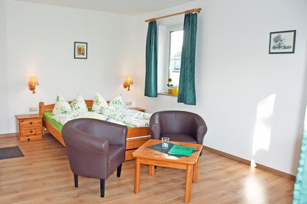 01 Doppelzimmer mit Terrasse