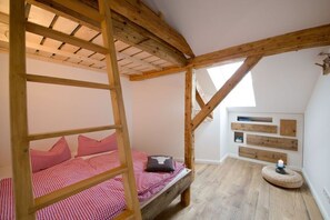 3 bedrooms, free WiFi, bed sheets