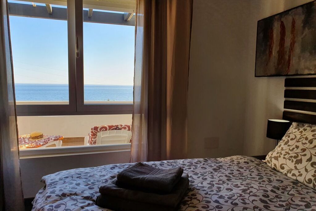 2 slaapkamers, een strijkplank/strijkijzer, reisbedje, gratis wifi