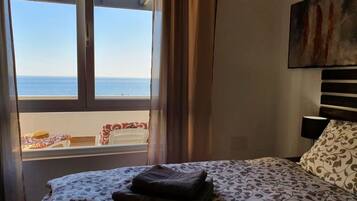 2 slaapkamers, een strijkplank/strijkijzer, reisbedje, gratis wifi