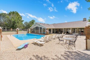 Indoor pool - Bright & Cozy | Pools, Golf, Near Hwy 76 Strip, Golf & Ticket Discounts! (Branson)