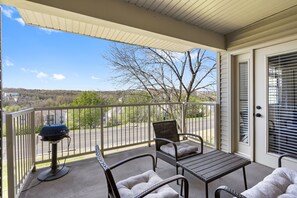 Terrace/patio - Bright & Cozy | Pools, Golf, Near Hwy 76 Strip, Golf & Ticket Discounts! (Branson)