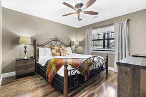 2 bedrooms, iron/ironing board, free WiFi, bed sheets - Bright & Cozy | Pools, Golf, Near Hwy 76 Strip, Golf & Ticket Discounts! (Branson)