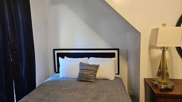 3 bedrooms, in-room safe, iron/ironing board, free WiFi