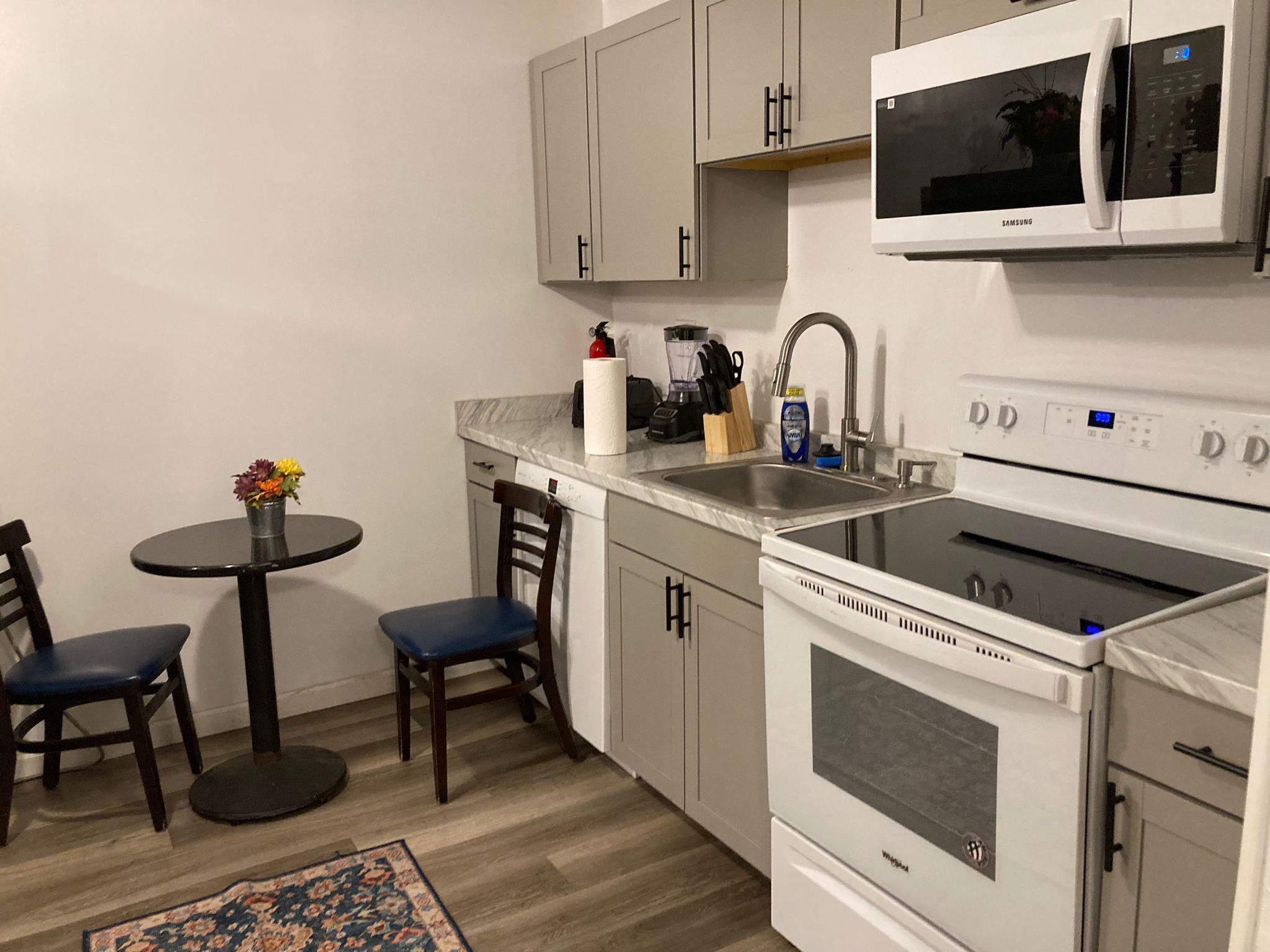 Fridge, microwave, stovetop, coffee/tea maker