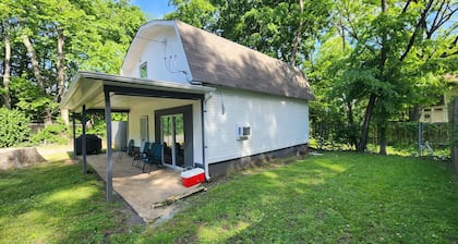 Spacious Guest House w/ 8+ Beds - Near Downtown & Medical District